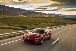 Những chiếc ô tô chạy bằng xăng mang tính biểu tượng sẽ sớm bị ngừng sản xuất