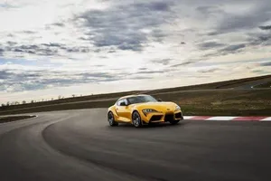 Sự khác biệt giữa chiếc xe thể thao và chiếc Sedan?