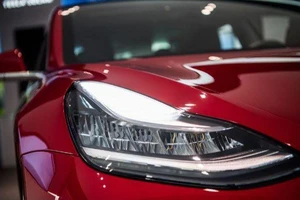 Sử dụng đèn pha có ảnh hưởng bao nhiêu đến phạm vi lái xe ô tô điện?