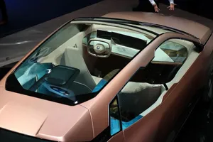 Cửa sổ trời ô tô có làm tăng phí bảo hiểm?