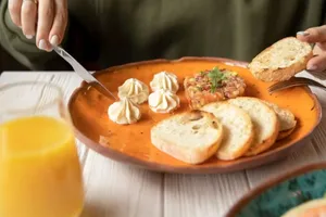 9 nguyên tắc ăn uống độc đáo du khách nên biết