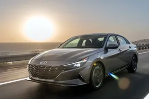 4 mẫu xe hybrid hoàn toàn mới có giá dưới 600 triệu đồng