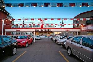 Khi mua ô tô đã qua sử dụng bạn cần chú ý các linh kiện nội thất sau