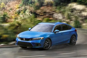 Top 10 chiếc xe bán chạy như 'tôm tươi' năm 2022