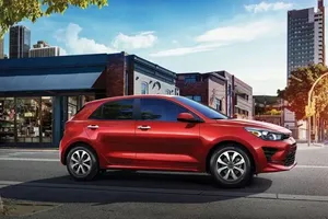 Top 5 ô tô hatchback tiết kiệm xăng tốt nhất để du xuân