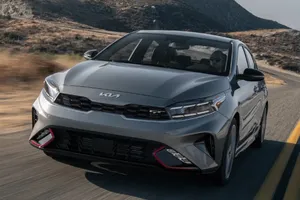 Top 3 mẫu xe có nhiều tính năng cao cấp giá dưới 940 triệu đồng