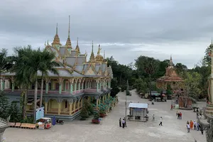 Ngất ngây trước vẻ đẹp 'vạn người mê' của ngôi chùa Som Rong ở Sóc Trăng