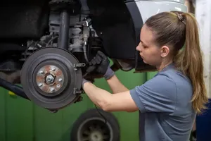 Một số cách đơn giản để kéo dài tuổi thọ của hệ thống phanh ô tô