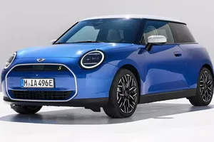 Người Anh phải trả thêm 10% cho xe điện do thuế quan của châu Âu