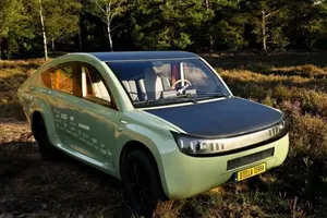 Xuất hiện ô tô chạy bằng năng lượng mặt trời với phạm vi 1.000 km