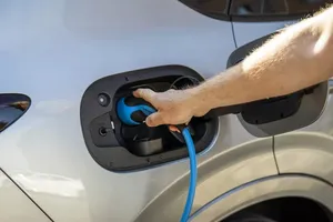 Mazda sẽ ra mắt ô tô 'lai' vào năm 2025