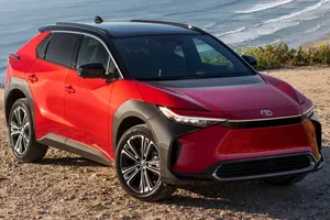 Toyota cắt giảm 39% về dự báo doanh số bán xe ô tô điện