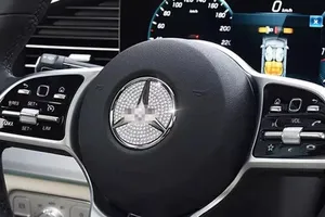 Đồ trang trí trên vô lăng ô tô có thể là vũ khí gây chết người khi va chạm