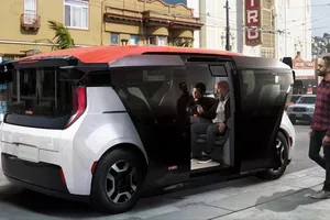 GM bất ngờ tạm dừng sản xuất xe không người lái 