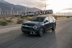 Kia Sportage Hybrid 2024 nhiều tính năng tiêu chuẩn với giá 690 triệu đồng