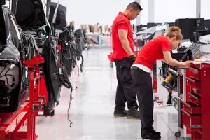 Tesla có thể bị phạt gần 930 triệu đồng do công nhân mắc kẹt trong Model Y