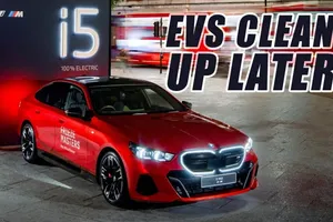 Xe điện gây ô nhiễm ít hơn 30% so với xe xăng, dầu trong suốt vòng đời