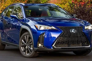 Những mẫu SUV hybrid sang trọng đáng mua nhất năm 2023