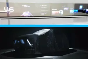 Ô tô Hyundai Mobis cả bốn bánh có thể quay 90 độ và màn hình trong suốt