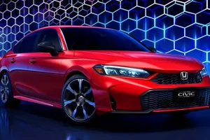 Honda giới thiệu Civic 2025 có phiên bản hybrid