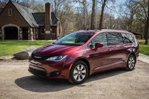 Tránh 3 mẫu xe hybrid này do gặp nhiều vấn đề