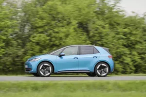 Doanh số bán xe điện giảm mạnh 55% ở Đức khi các ưu đãi cạn kiệt