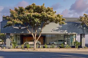 Giá ô tô mới giảm 3,5% trong tháng 1