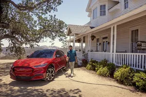 Ford giảm giá xe điện gần 200 triệu đồng