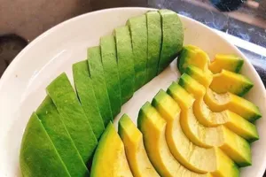 Ăn trái bơ không chỉ giàu dinh dưỡng mà rất nhiều lợi ích cho sức khỏe tổng thể