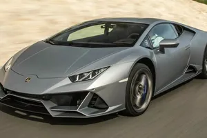 Doanh số bán xe sang giảm mạnh ở Hàn Quốc do phải đổi biển xanh