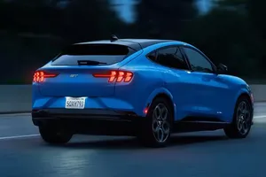 Hãng Ford lỗ hơn một tỉ USD vì sản xuất xe điện