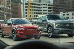 Thương hiệu Ford tạm dừng đầu tư xe điện