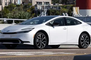 Toyota phát triển động cơ đốt mới có thể chạy đa nhiên liệu