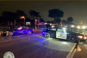 Xe Tesla Model S ở chế độ ‘tự lái’ đâm vào xe cảnh sát 