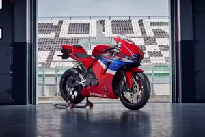 Honda sẽ chế tạo hơn 30 xe máy điện và khai tử xe máy chạy bằng xăng