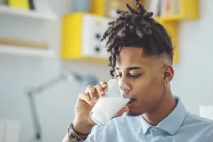 Uống sữa tươi hay sữa tiệt trùng, loại nào tốt hơn cho sức khỏe?