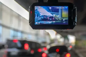 Có nên lắp camera hành trình trên ô tô hay không?