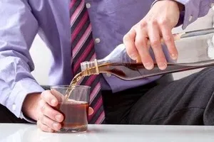 Uống rượu làm tăng nguy cơ ung thư ngay từ giọt đầu tiên