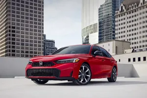 8 nhà sản xuất ô tô 'bắt chước' hãng Toyota sản xuất mẫu xe lai