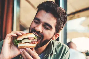 4 thói quen ăn vặt có thể làm tăng lượng đường trong máu