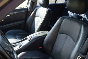 Cách giảm đau lưng khi lái xe đi chơi xa trong mùa du lịch lễ