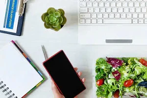11 lời khuyên về chế độ ăn uống để giữ sức khoẻ khi công việc bận rộn