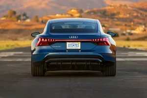 Hơn 6.000 xe Audi điện có thể bị đoản mạch và bắt lửa