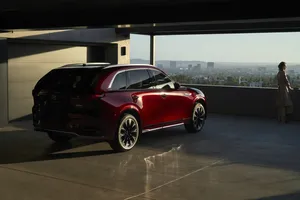Triệu hồi một số xe thể thao đa dụng Mazda CX-90 2024 do lỗi i-Stop