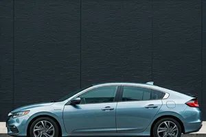 Top xe ô tô Nhật Bản đã qua sử dụng nhiều công nghệ, giá vừa túi tiền