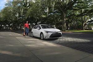 Toyota triệu hồi Corolla vì có khả năng gãy trục lái trung gian