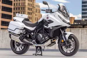 Nhiều công nghệ mới trên mẫu xe máy Honda cảnh sát trị giá 356 triệu đồng 