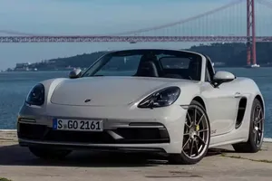 Những chiếc xe mui trần đáng sở hữu trong năm 2024