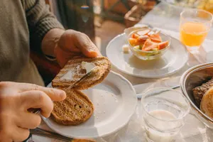 Ăn bánh mì thường xuyên: Tốt hay xấu cho sức khỏe?