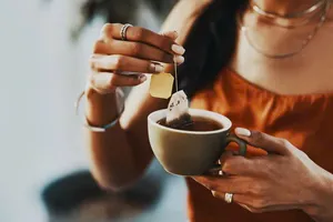 10 lợi ích sức khỏe của việc uống trà đen